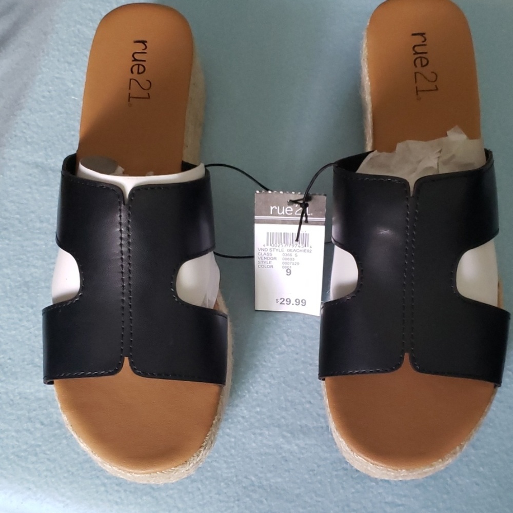 💥BRAND NEW💥 Black Cut Out Espadrille Platforms